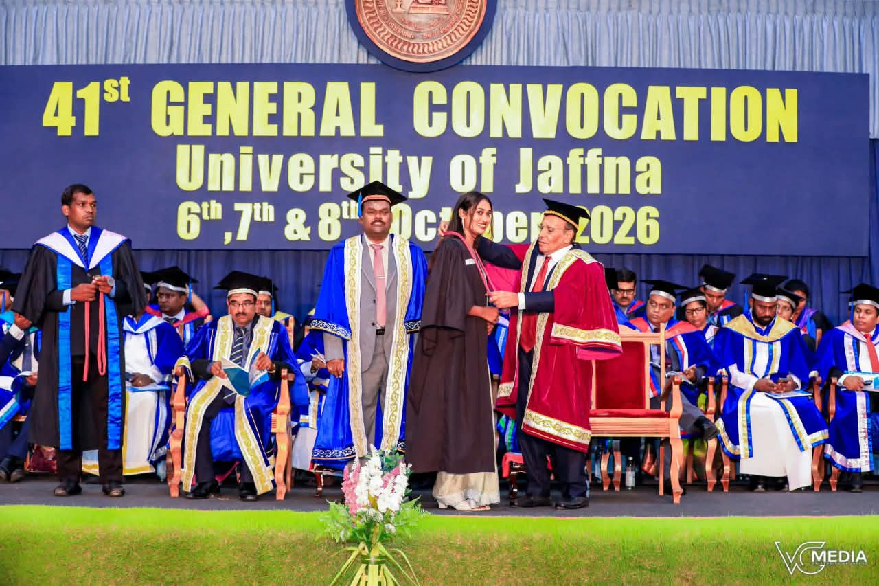 V.G.N.L. Gamage receiving the Dr. Karthigesu Chitravadivelu Gold Medal for best performance in Fisheries Science